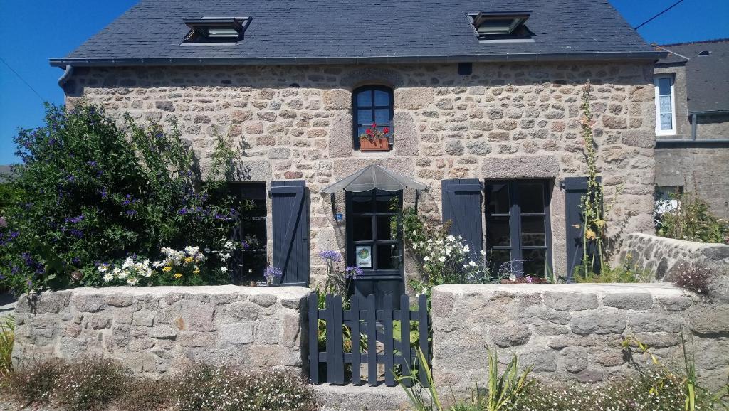 Auberge de Jeunesse HI Paris Yves Robert 75018 Paris